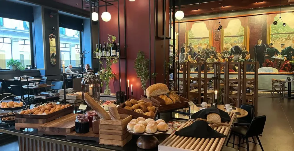 Breakfast buffet at the Grand Café. Photo by: Grand Hotel Oslo