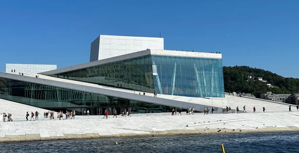 People walking on the roof of Oslo Opera house. Photo by: Montage