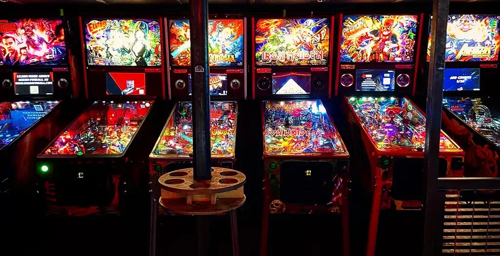 Overview of the downstairs area of Tilt Oslo with pinball machines, shuffle boards and several arcade games. Photo by: Gøran Karlsvik